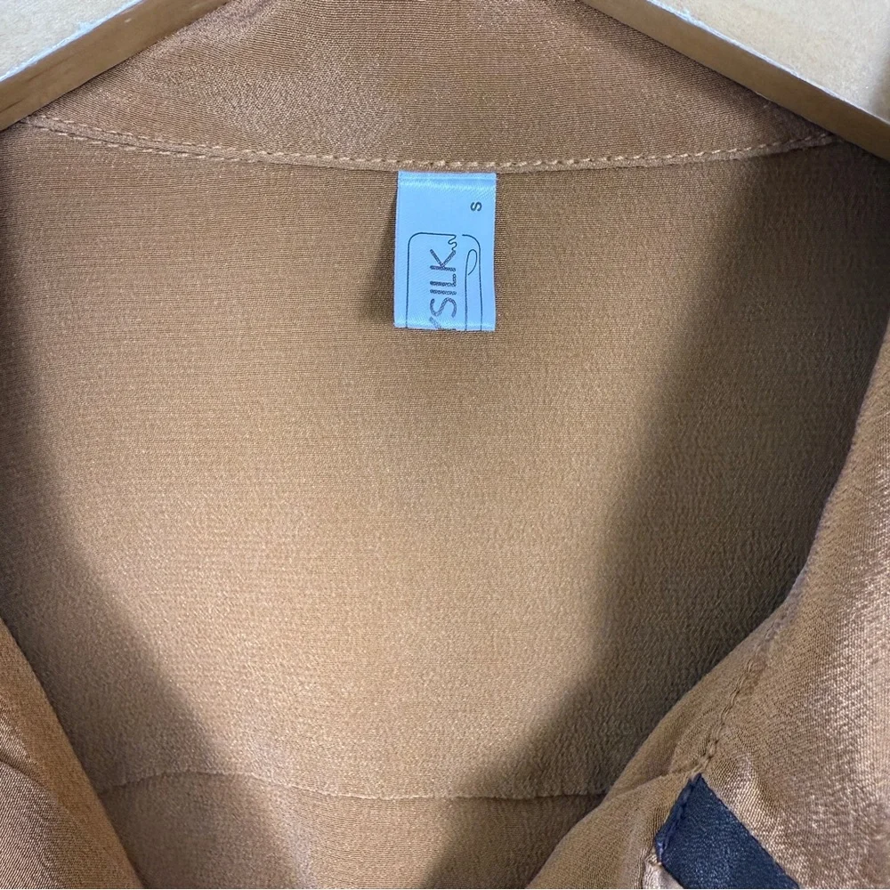 LilySilk 100% Mulberry Silk Blouse Caramel Button Down Contrast Collar S - Picture 2 of 7